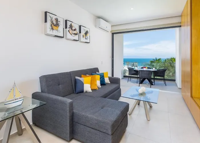 Brand New Condo Aria Ocean 501 By Kivoya